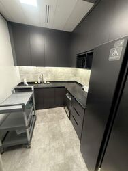 Gateway East (D7), Office #472599451